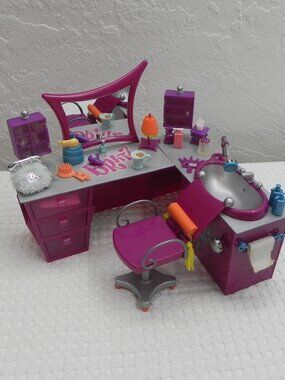 Vintage Bratz Stylin' Salon Spa Studio Playset w/ Accessories